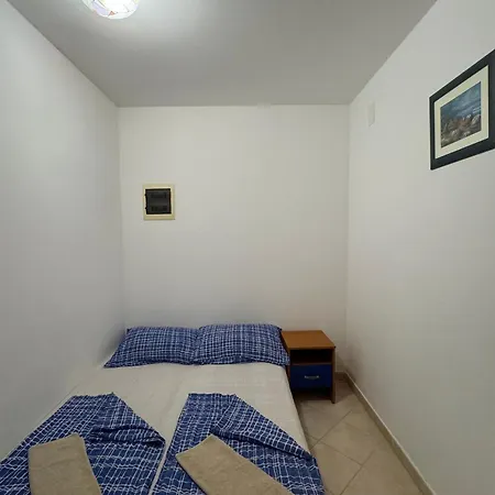 3316f Lägenhet Povljana
